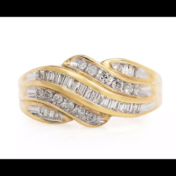 Jewelry - 10kt yellow gold Diamond ring